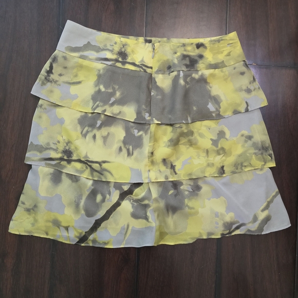 NWT The Limited Yellow and Gray Tiered Mini Skirt Size 10 - Picture 4 of 7